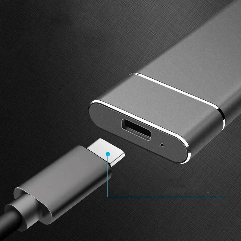 "Hard Disc Esterno 10 TB USB 3.0, design nero, compatto e robusto per archiviazione veloce e sicura"