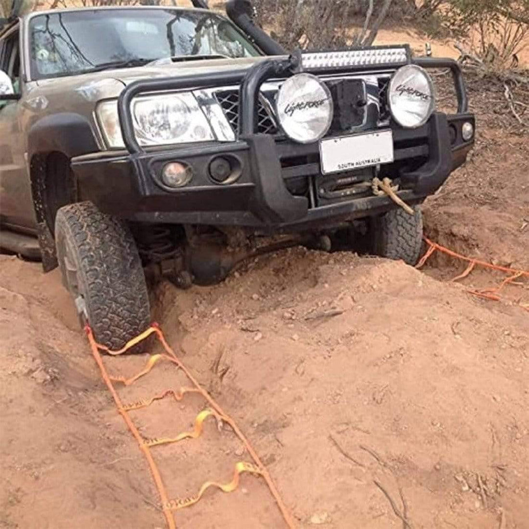 Heavy-duty vehicle recovery tow rope with reinforced loops for off-road emergencies