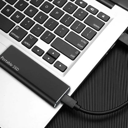 "Immagine di disco rigido esterno 4 TB, ultra sottile, USB-C, colore nero lucido, design elegante e compatto"