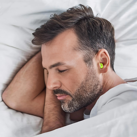 "Inserti auricolari in silicone trasparente su sfondo bianco, ideali per riduzione rumore e comfort quotidiano."