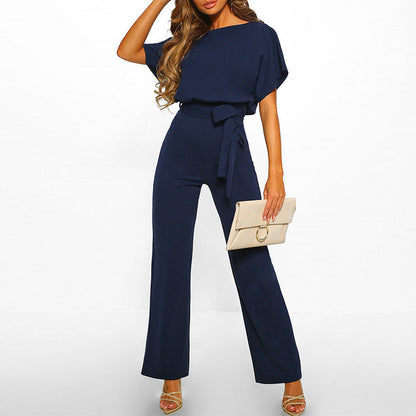 "Jumpsuit donna elegante beige con cintura, design chic e sofisticato, perfetta per eventi formali o casual."