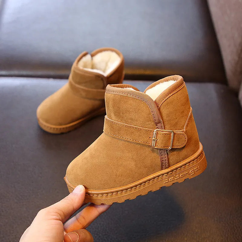 Easy-wear boys & girls winter snow boots, providing warm & cozy protection for children's feet in cold weather.