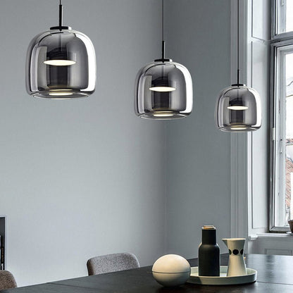 "Lampada a sospensione in vetro ambra con struttura in metallo dorato, stile retrò, dona luce calda ed eleganza al tuo spazio
