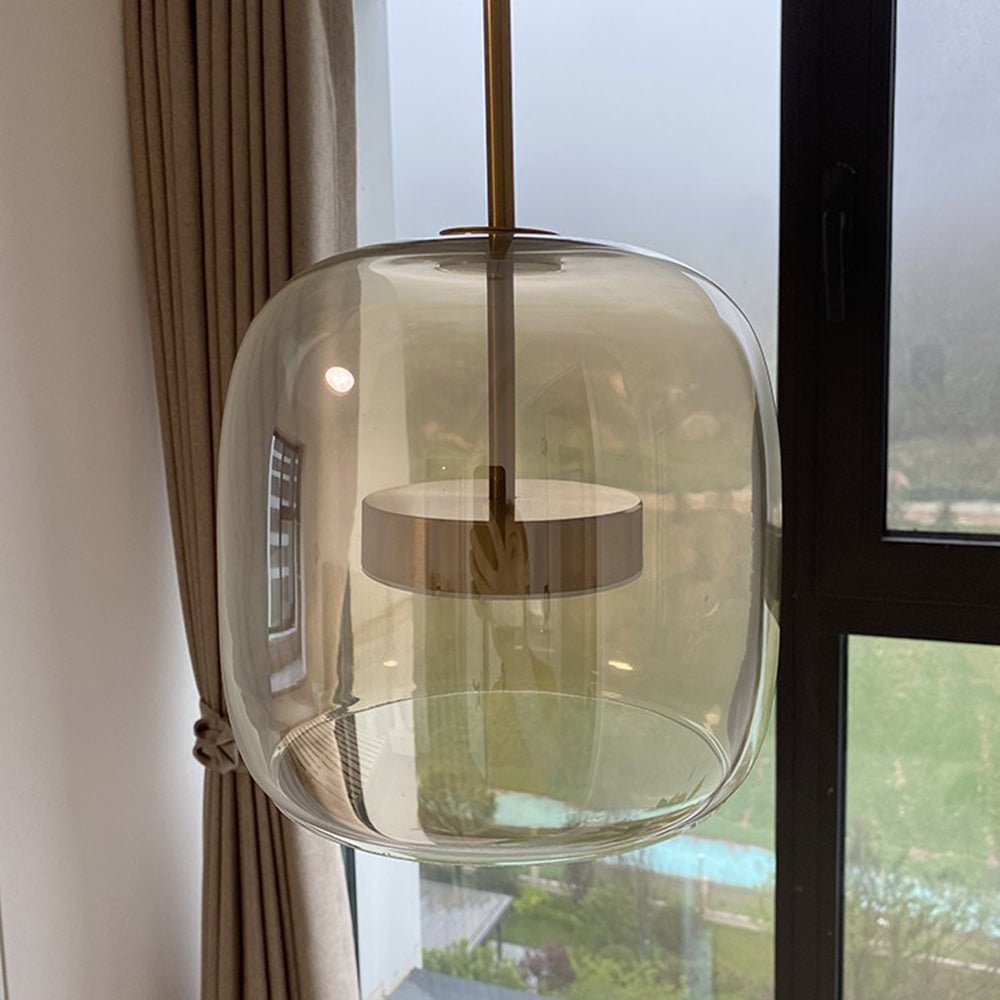 "Lampada a sospensione in vetro ambra con struttura in metallo dorato, stile retrò, dona luce calda ed eleganza al tuo spazio