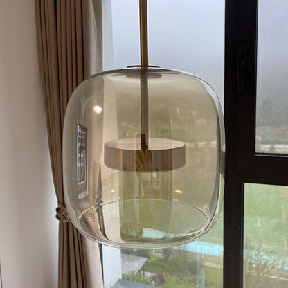 "Lampada a sospensione in vetro ambra con struttura in metallo dorato, stile retrò, dona luce calda ed eleganza al tuo spazio