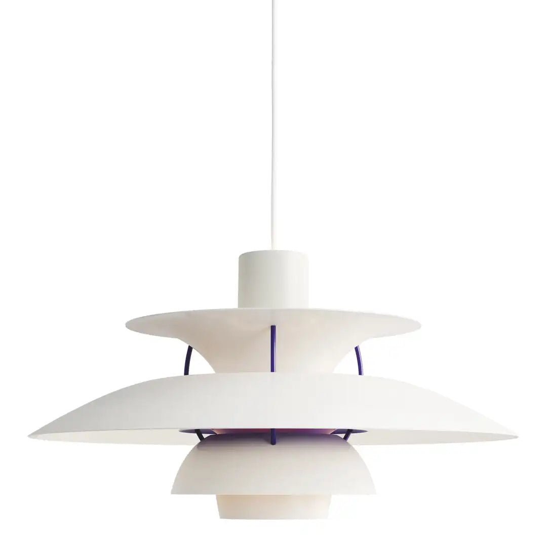 "Lampada a sospensione multicolore elegante con design versatile e finitura in ferro, ideale per illuminazione moderna."