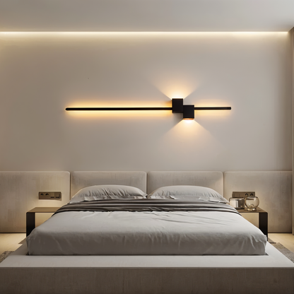 "Lampada da parete LED minimalista nera in metallo, design lineare elegante per ambiente moderno, dimensioni variabili."