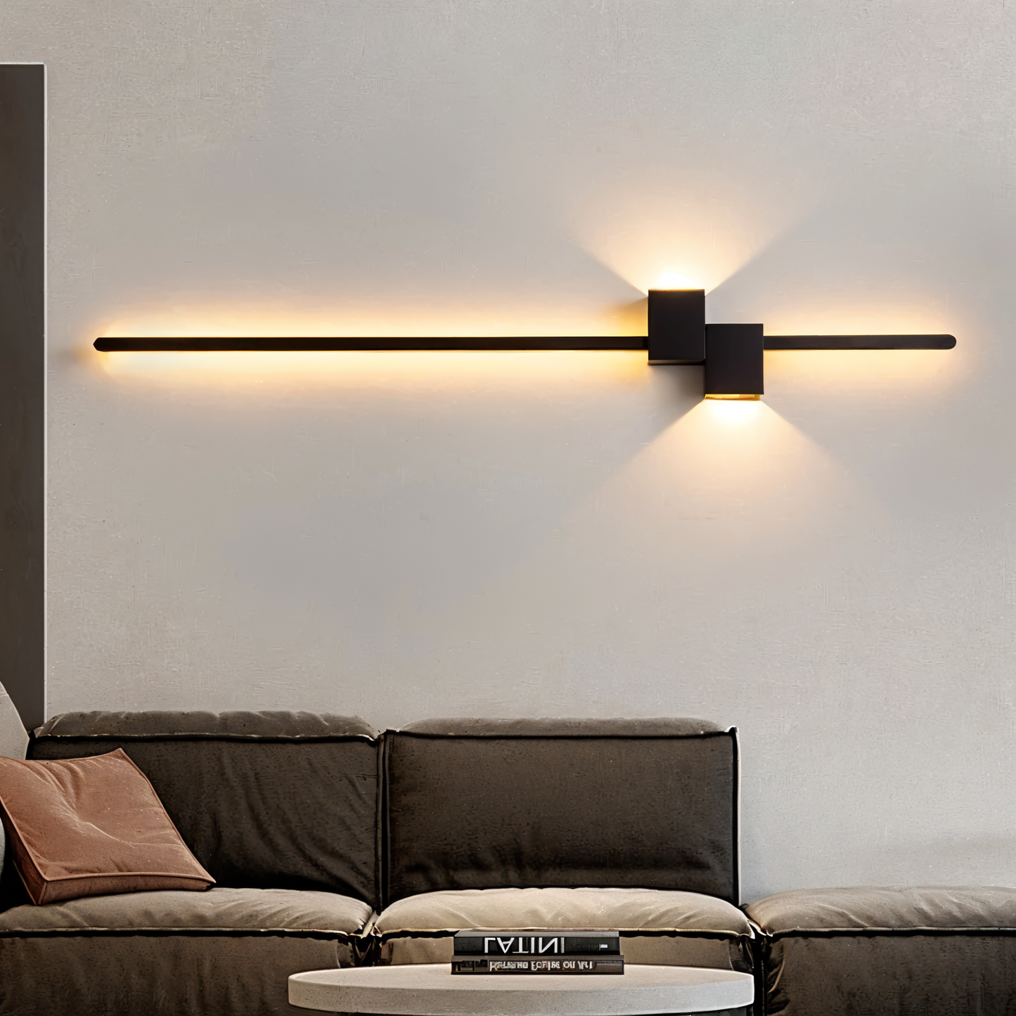 "Lampada da parete LED minimalista nera in metallo, design lineare elegante per ambiente moderno, dimensioni variabili."