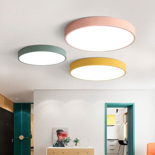 "Lampada da soffitto LED rosa e grigio, design moderno, illumina spazi interni con eleganza e tecnologia efficiente."