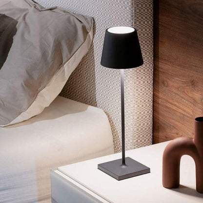 "Lampada da tavolo LED impermeabile con controllo Alexa, design minimalista wireless, luce a 360°, alluminio elegante."