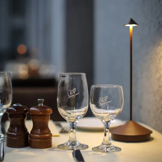 "Lampada da tavolo LED MINA moderna in alluminio e policarbonato, 2700K, luce calda, classe A+, 185 lm, compatibile interni/e