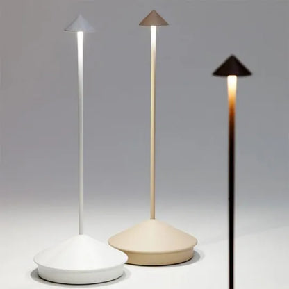 "Lampada da tavolo LED MINA moderna in alluminio e policarbonato, 2700K, luce calda, classe A+, 185 lm, compatibile interni/e