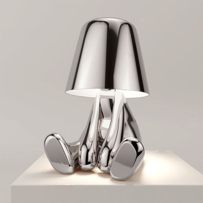 "Lampada da tavolo Lucerna in metallo bianco, design sottile ed elegante, illuminazione LED regolabile, ideale per ufficio."