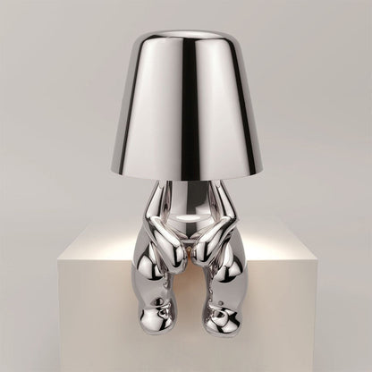 "Lampada da tavolo Lucerna in metallo bianco, design sottile ed elegante, illuminazione LED regolabile, ideale per ufficio."