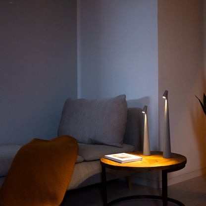 "Lampada da tavolo moderna ricaricabile, struttura snella in metallo, luce LED regolabile, colori: nero, marrone, grigio, ros