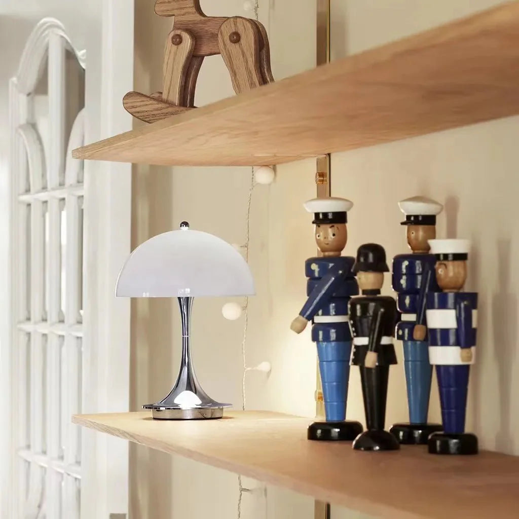 "Lampada da tavolo ricaricabile OPALIS senza fili, design elegante in alluminio, luce LED bianco caldo, versatile e portatile