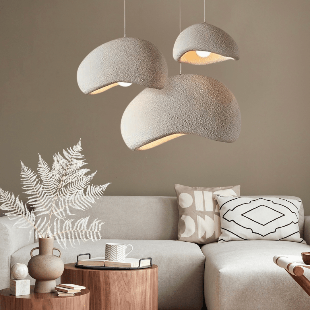"Lampada sospensione bordeaux elegante in metallo e vetro, design minimalista, crea atmosfera sofisticata in casa."
