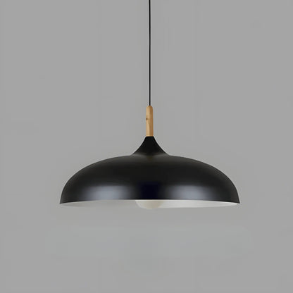 "Lampada sospensione nordica in legno quercia, design moderno, luce calda, adatta a interni contemporanei e scandinavi."