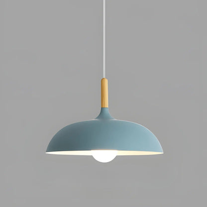 "Lampada sospensione nordica in legno quercia, design moderno, luce calda, adatta a interni contemporanei e scandinavi."