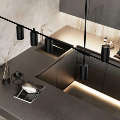 Lampadario sospeso moderno da soffitto con cilindri slanciati e design fluttuante in alluminio, ideale per interni eleganti.