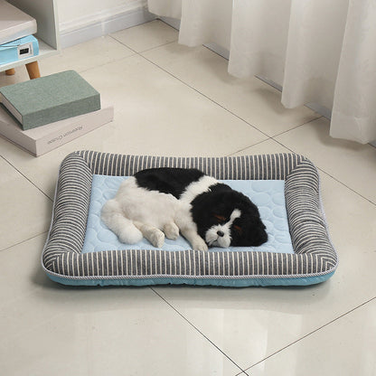 "Letto rinfrescante blu per animali domestici, traspirante con bordi imbottiti e antiscivolo, ideale per il comfort estivo."