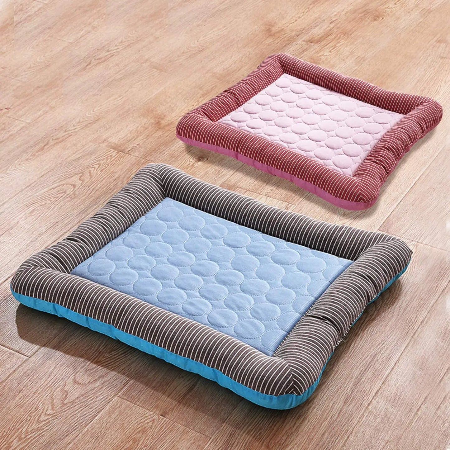 "Letto rinfrescante blu per animali domestici, traspirante con bordi imbottiti e antiscivolo, ideale per il comfort estivo."
