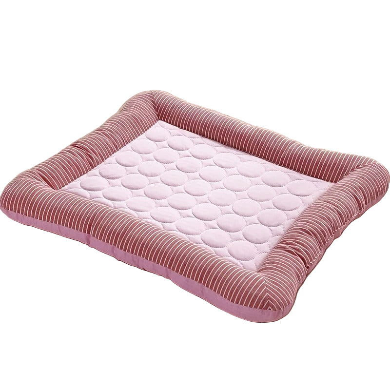 "Letto rinfrescante blu per animali domestici, traspirante con bordi imbottiti e antiscivolo, ideale per il comfort estivo."
