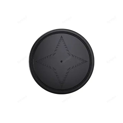 "Localizzatore GPS magnetico compatto per veicoli con design elegante e capacità di tracciamento in tempo reale."
