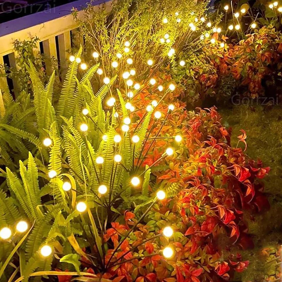 "Luci solari da giardino con steli flessibili, illuminazione dorata calda, perfette per un'atmosfera esterna incantevole."