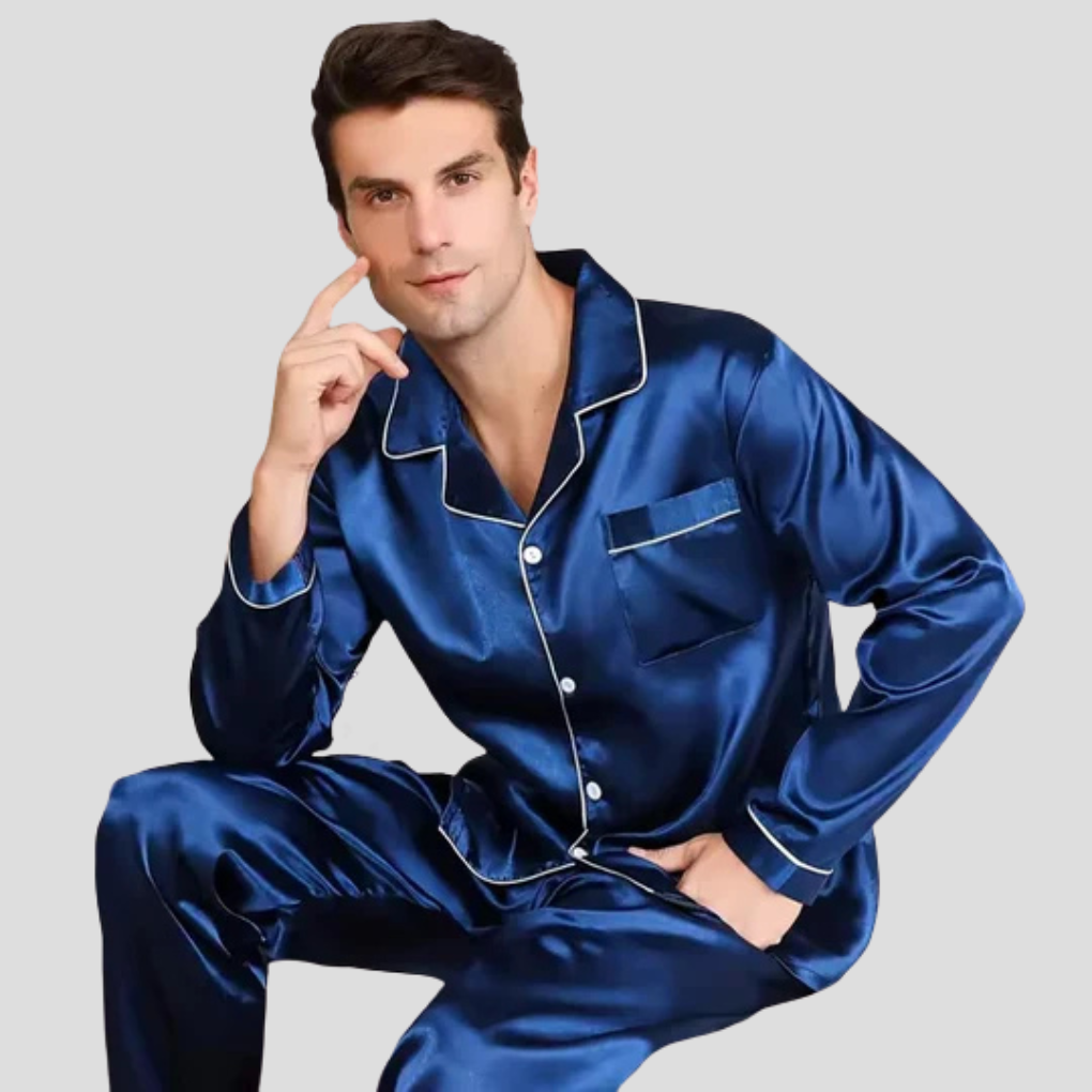 Comfortable men's pajama set: soft sleepwear top & bottom, ideal for relaxing loungewear & nightwear.