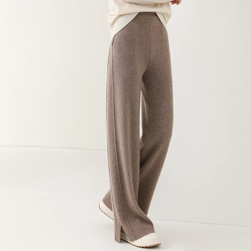 Soft & breathable women's merino wool pants, ideal for cozy comfort and relaxed everyday wear.