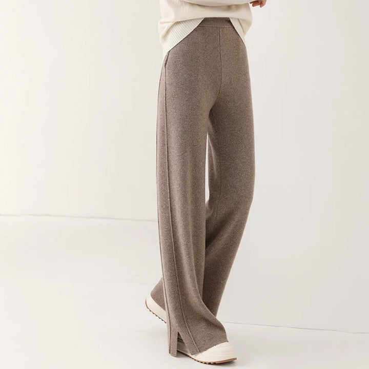 Soft & breathable women's merino wool pants, ideal for cozy comfort and relaxed everyday wear.