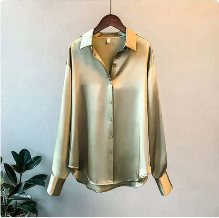 Versatile women's button-up shirt in a relaxed fit. Elegant blouse for chic casual or professional office wear.