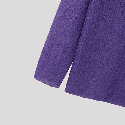 "Maglietta uomo sottile e traspirante, design minimalista, in vari colori, ideale per comfort quotidiano senza costrizioni."