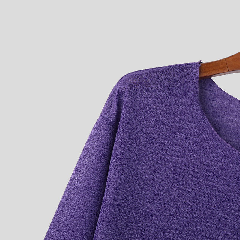 "Maglietta uomo sottile e traspirante, design minimalista, in vari colori, ideale per comfort quotidiano senza costrizioni."