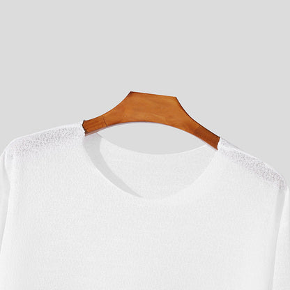 "Maglietta uomo sottile e traspirante, design minimalista, in vari colori, ideale per comfort quotidiano senza costrizioni."