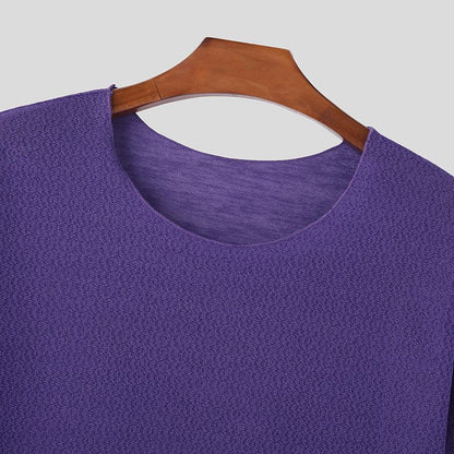 "Maglietta uomo sottile e traspirante, design minimalista, in vari colori, ideale per comfort quotidiano senza costrizioni."