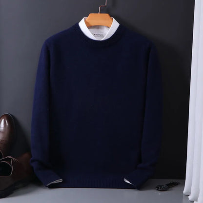 "Maglione unisex in maglia morbida, design elegante e raffinato, perfetto per look invernali classici e versatile."