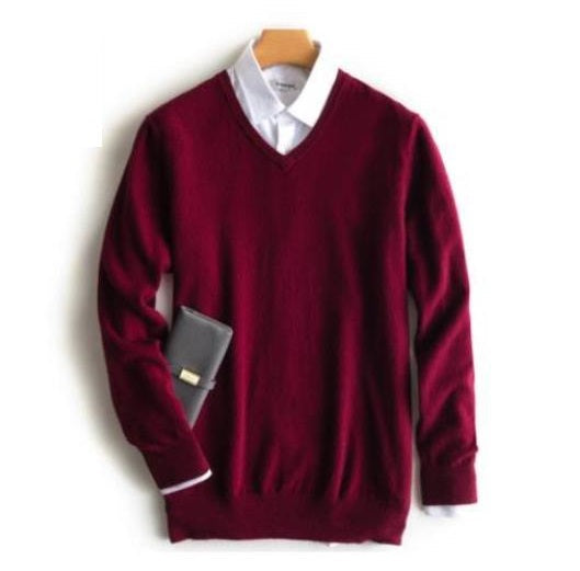 "Maglione uomo cashmere elegante beige, morbido e caldo, perfetto per look sofisticati e casual."