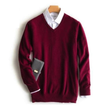 "Maglione uomo cashmere elegante beige, morbido e caldo, perfetto per look sofisticati e casual."
