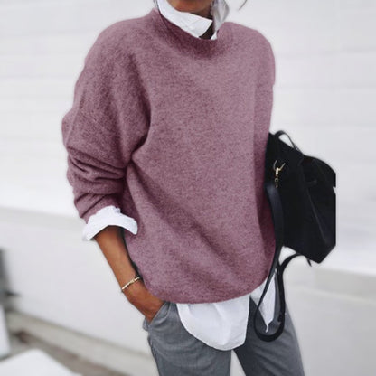 "Maglione uomo in cashmere rosa morbido, vestibilità rilassata, elegante per l'inverno, dettagli fini e maniche lunghe."