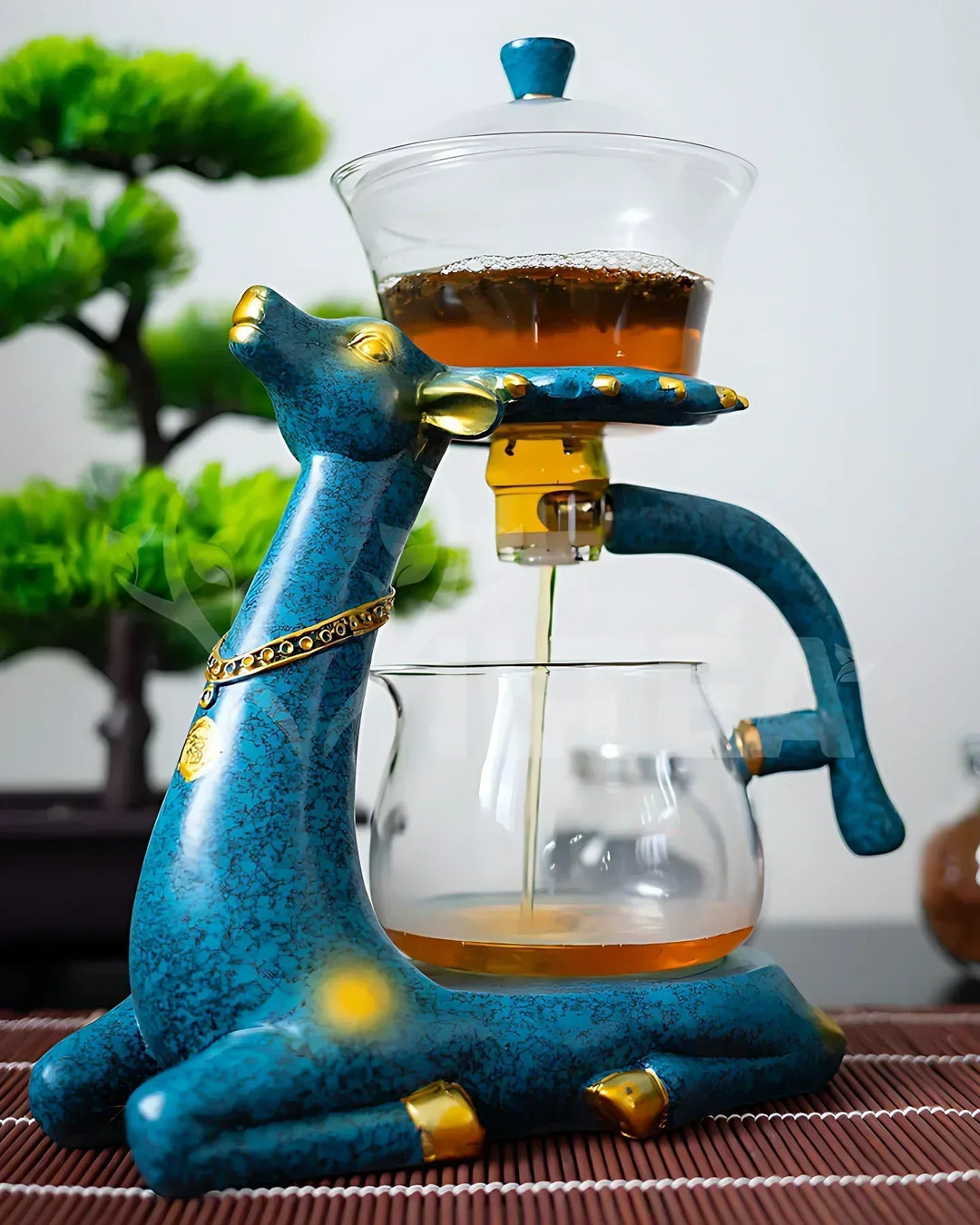 Experience modern kung fu tea rituals with this innovative magnetic glass loose leaf tea brewing set.
