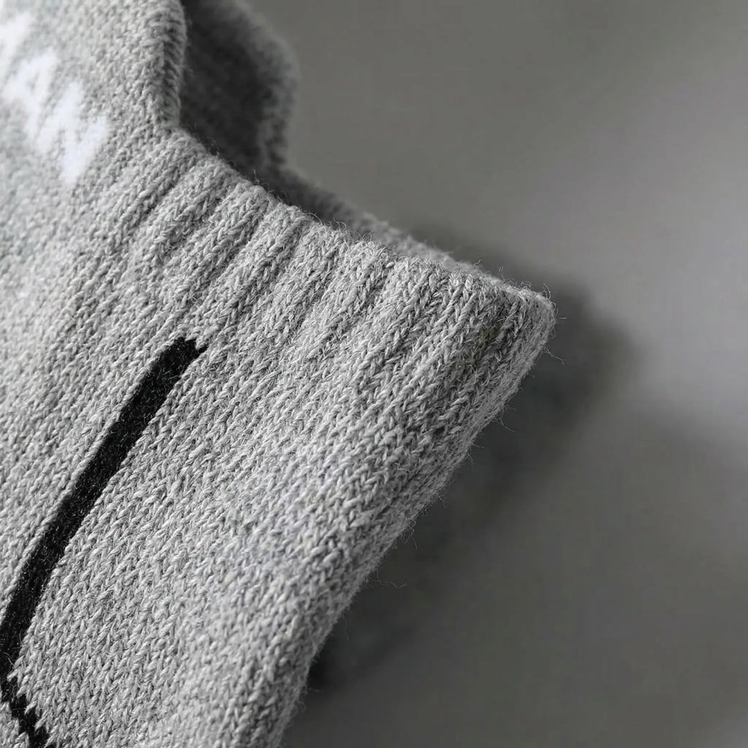 Cushioned men's ankle socks, 6-pack, low-cut, perfect for athletic activities & gym wear.