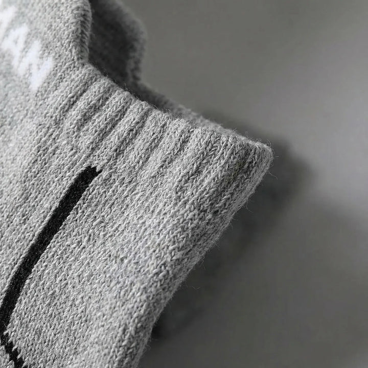 Cushioned men's ankle socks, 6-pack, low-cut, perfect for athletic activities & gym wear.
