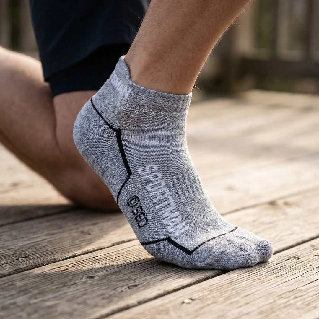 Men's running socks, low-cut, breathable 6-pack ankle socks for optimal athletic performance.