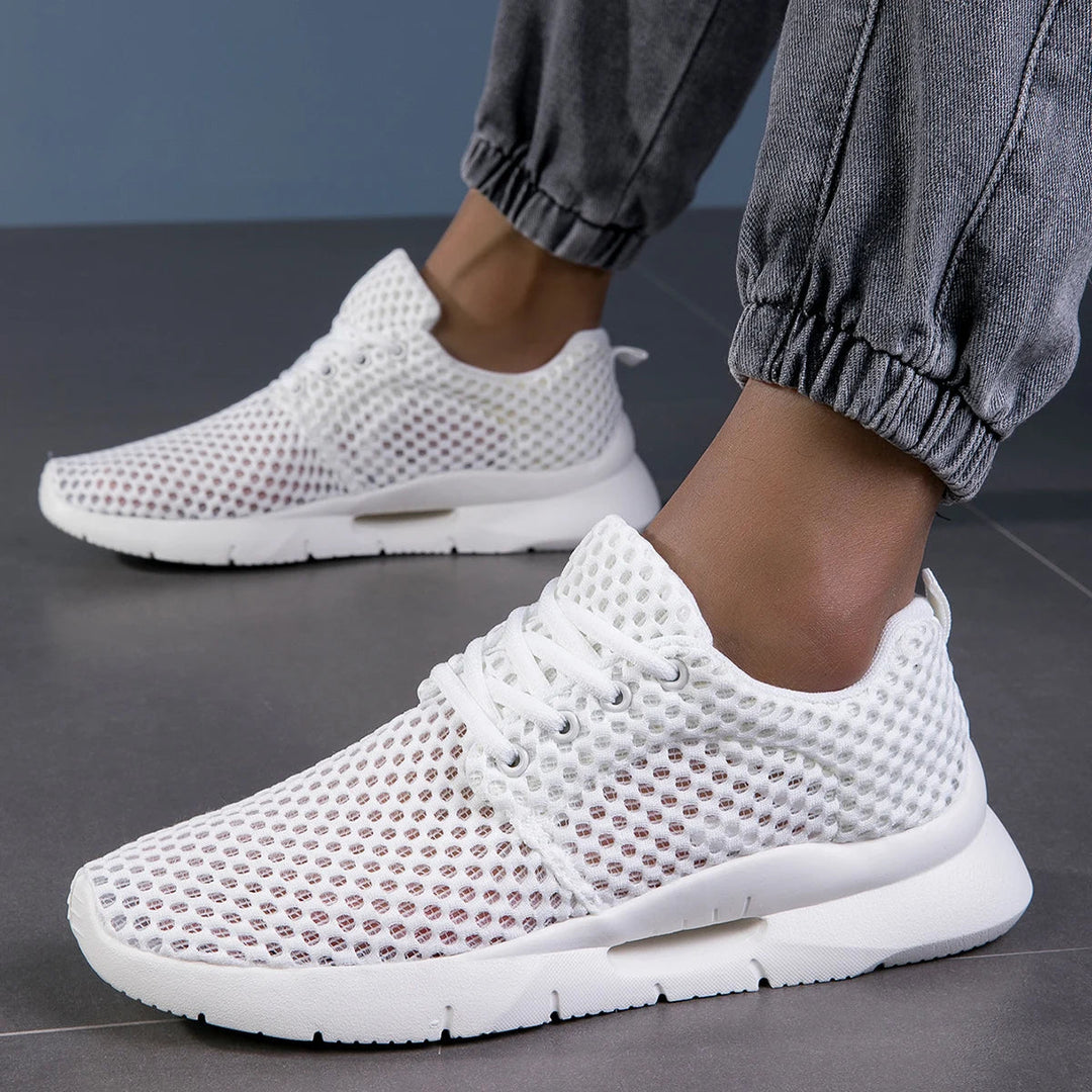 Aero Mesh men's running shoes, breathable & lightweight for optimal athletic performance.