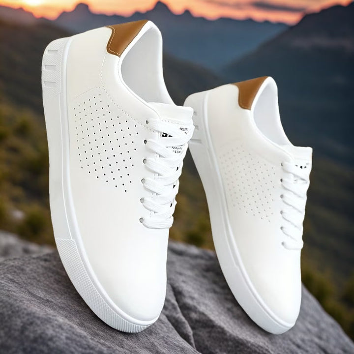 Black men's Aeron sleek low-top sneakers offering versatile everyday style and comfort.