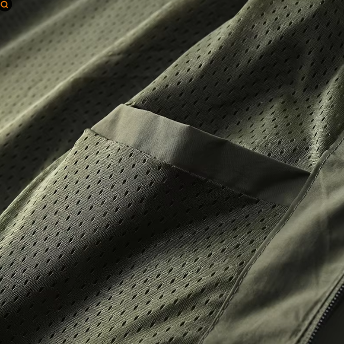 Lightweight men's outdoor jacket, breathable & water-resistant, ideal for alpine sports & everyday.