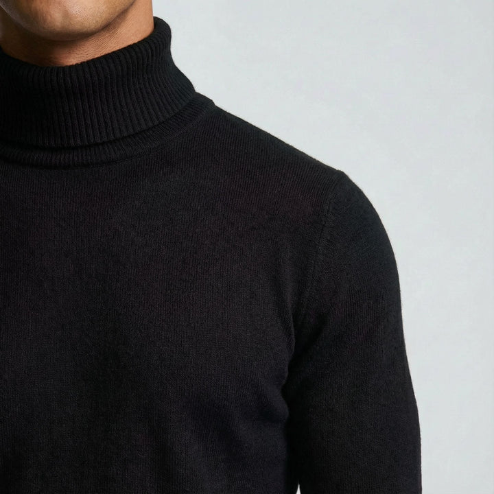 Versatile men's sweater: alpine turtleneck design, perfect for elegant layering & smart casual winter looks.