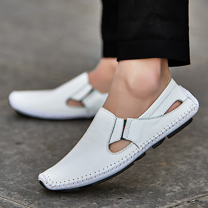 Casual men's Amalfi sandals, hand-stitched details & cushioned sole for comfort.